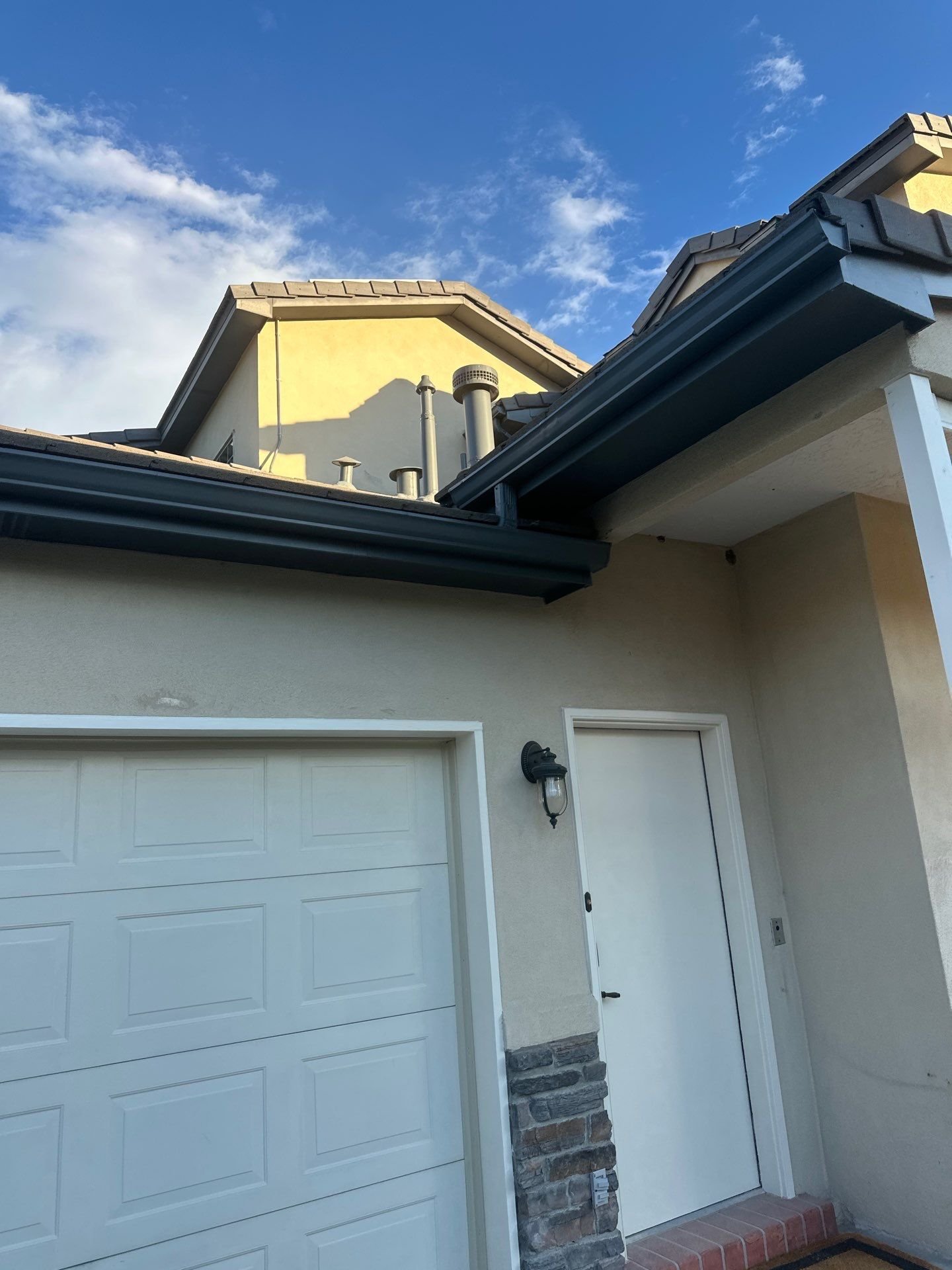 Seamless Gutters 87124